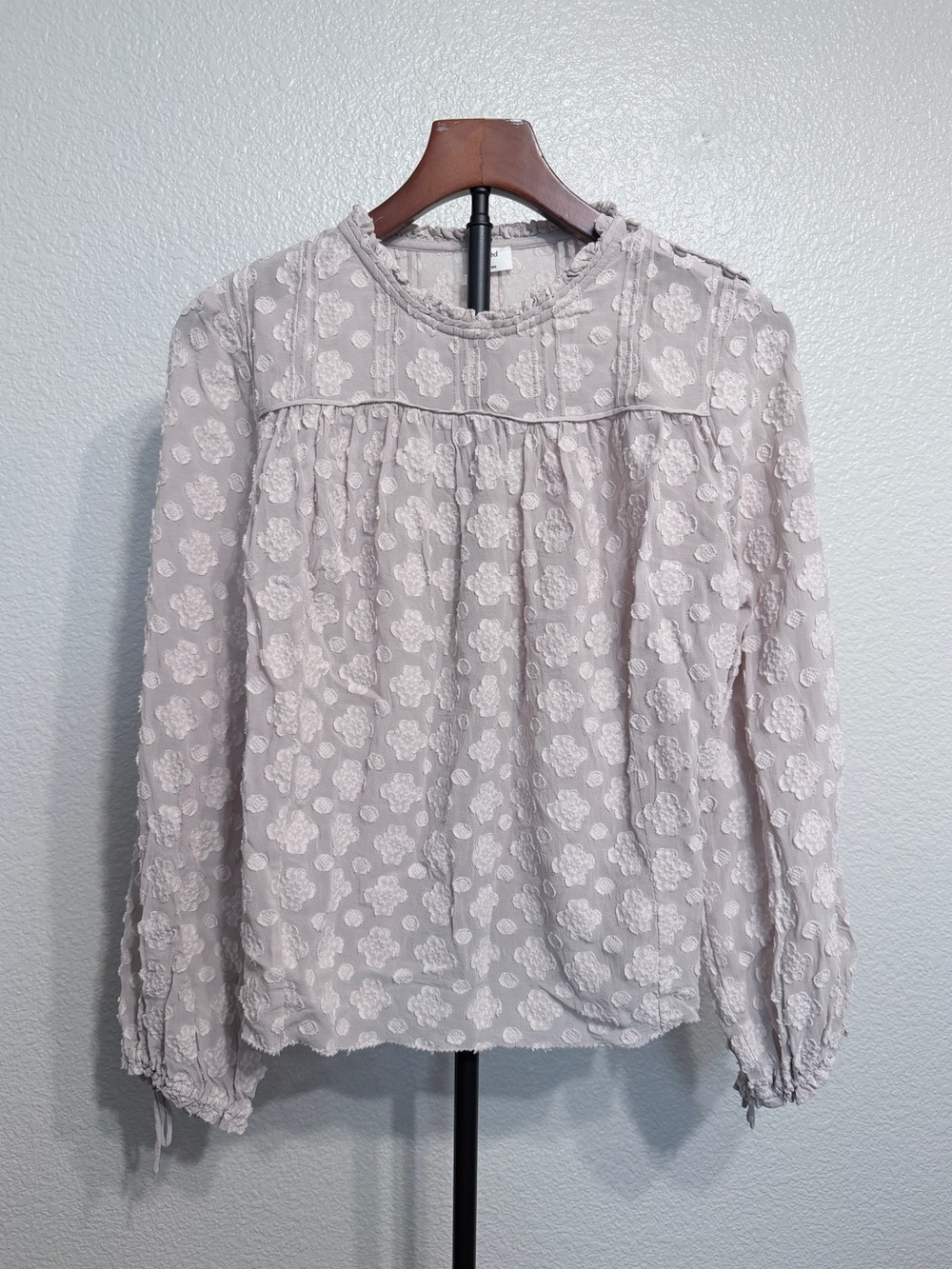Aritzia Wilfred Floral Baby Pink/Gray Textured Long Sleeve Top - Women’s M